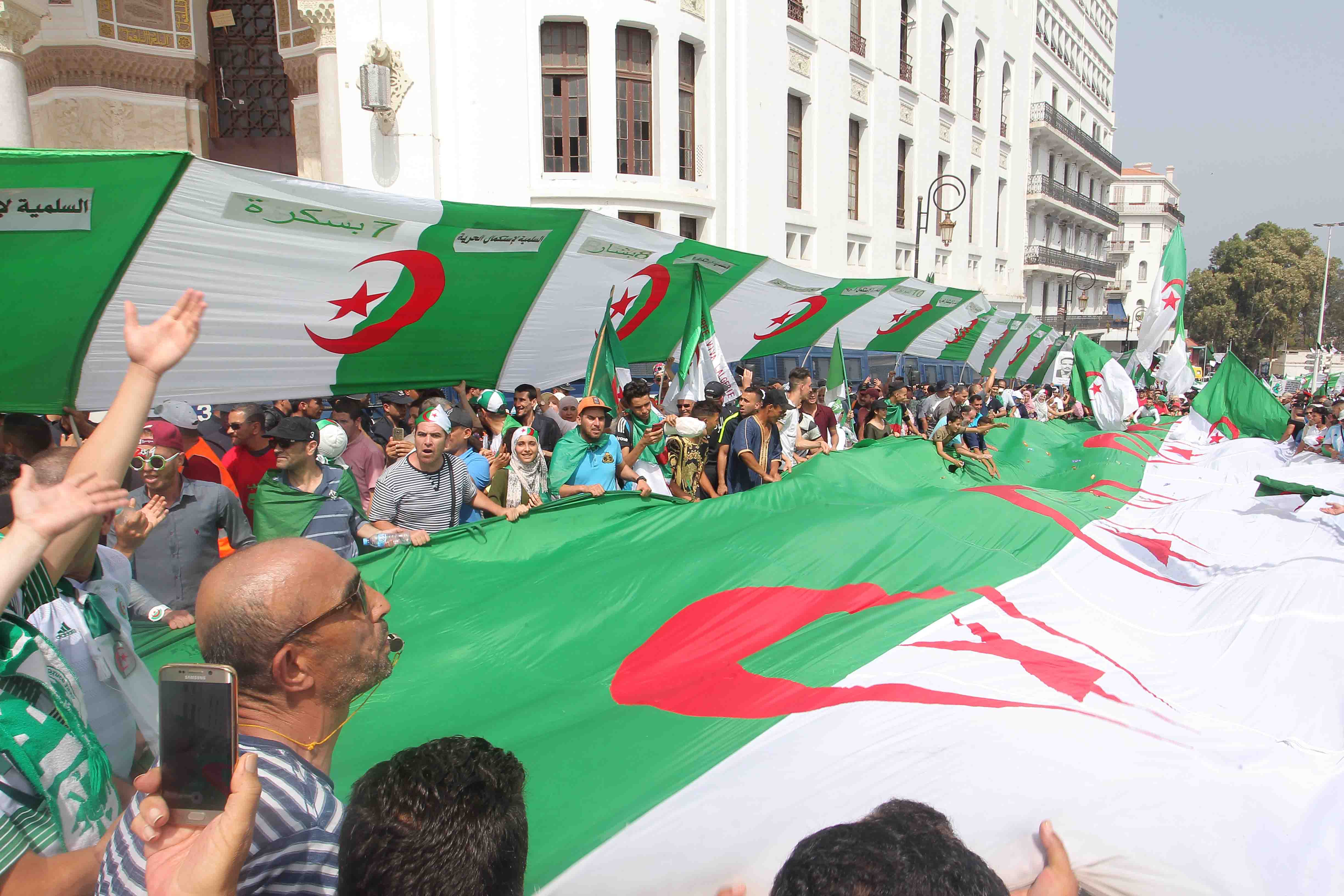 Compromis pour une sortie de crise