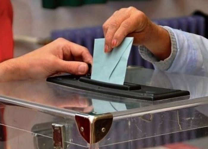 Vers une session parlementaire extraordinaire pour réviser la loi électorale et la Constitution ?