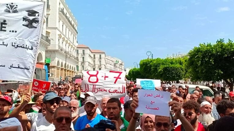 24e vendredi : à Alger, les manifestants brandissent la menace de la désobéissance civile