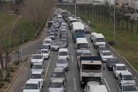 Chaos sur l’autoroute après le blocage de l’accès à la capitale par les services de sécurité
