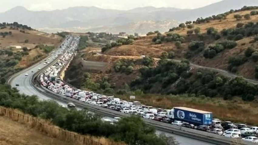 Pourquoi les habitants de Lakhadria ont fermé l’autoroute Est-Ouest