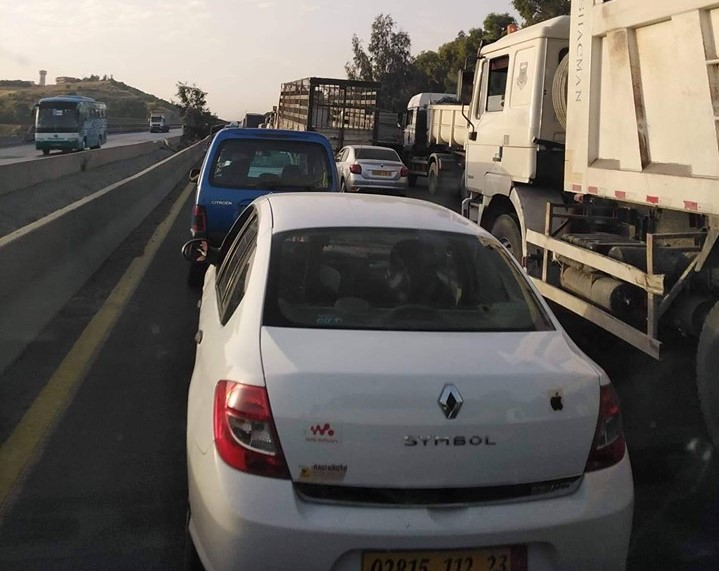 La circulation automobile bloquée sur l’autoroute et à l’entrée d’Alger