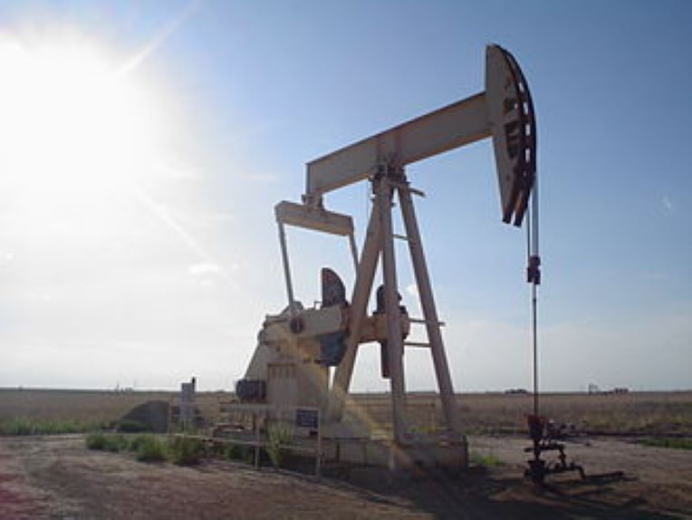 Pétrole : le Brent poursuit son plongeon