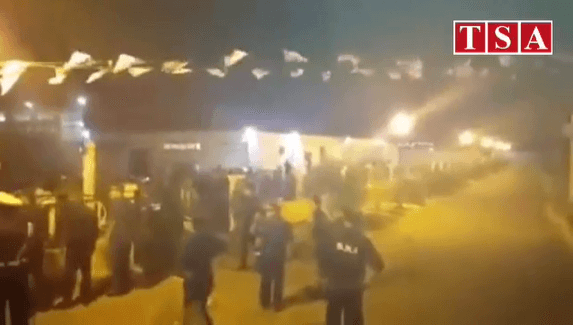 VIDÉO. « À la poubelle… » : même le soir, les ministres sont pourchassés