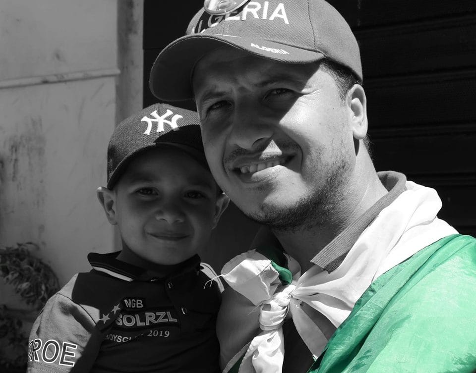 Un enfant de 3 ans retenu pendant des heures au commissariat avec son père manifestant, selon le CNLD