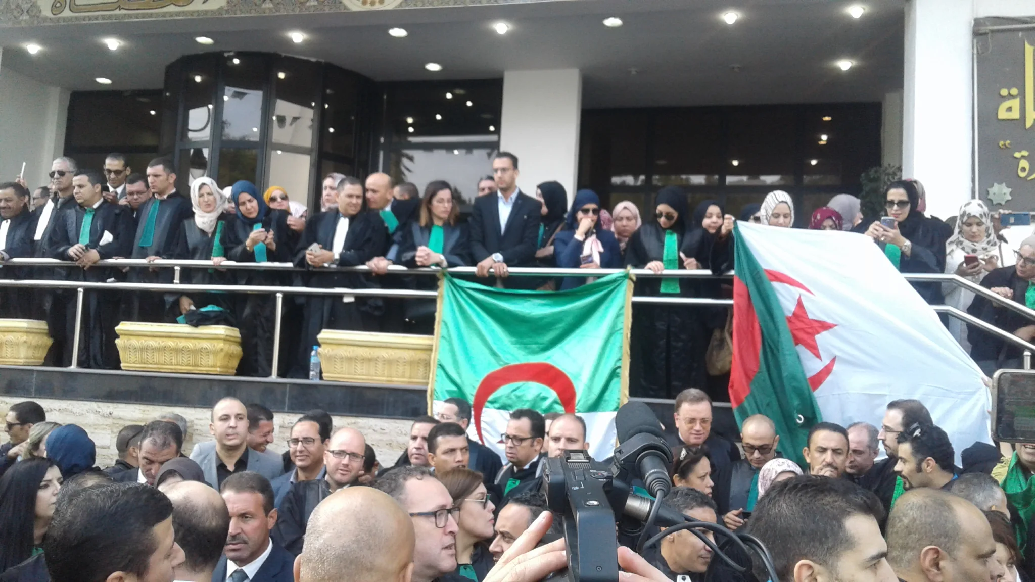 Gouvernement-magistrats : le conflit se corse et se politise