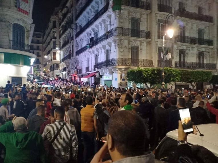 Manifestation nocturne à Alger contre l’élection présidentielle