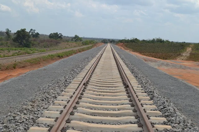 Grands projets d’infrastructures : plus d’un milliard de dollars de surcoûts