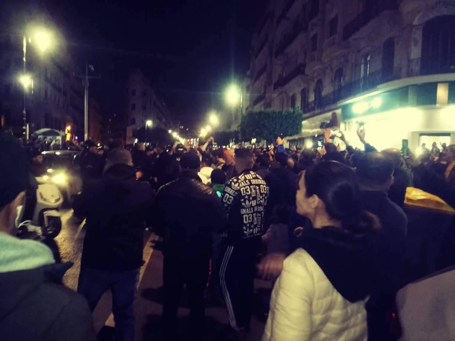 Nouvelles manifestations nocturnes contre la présidentielle