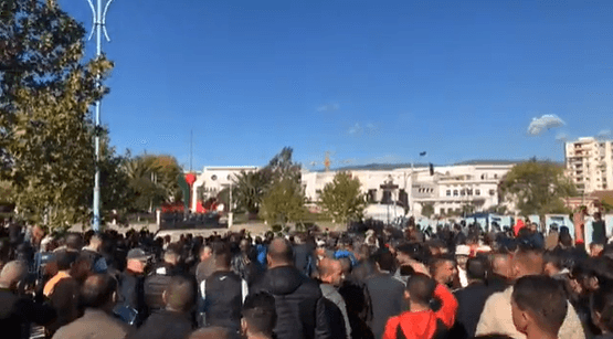 Meeting sous très haute tension de Benflis à Bouira