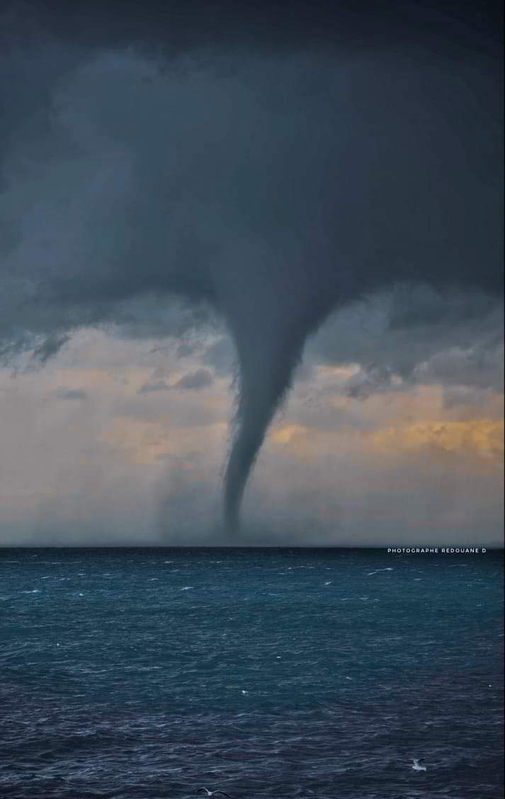 Une trombe marine spectaculaire au large de Mostaganem