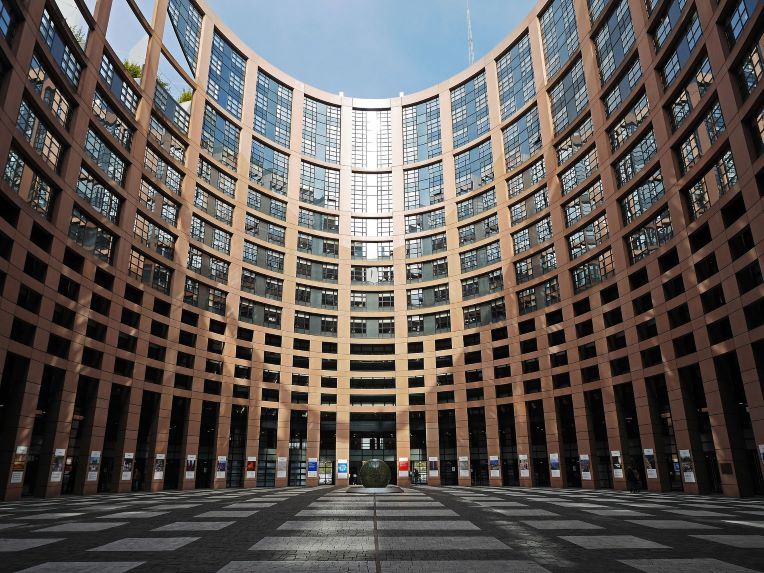 Débat sur l’Algérie au Parlement européen : le gouvernement réagit