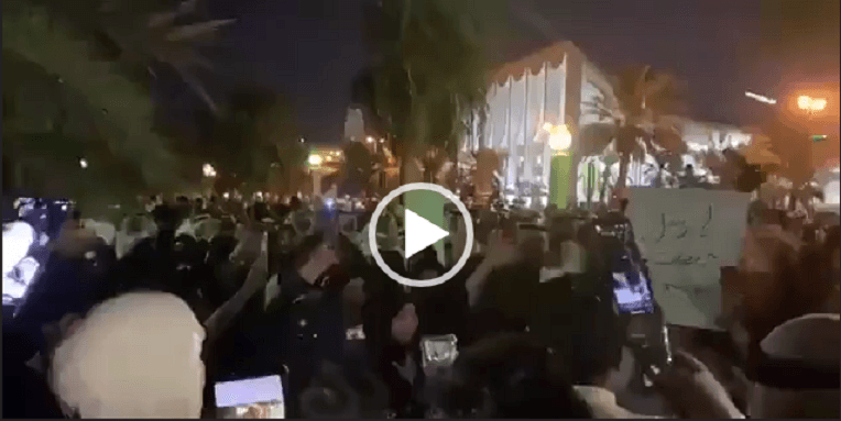 VIDÉO – Des manifestations contre la corruption au Koweït