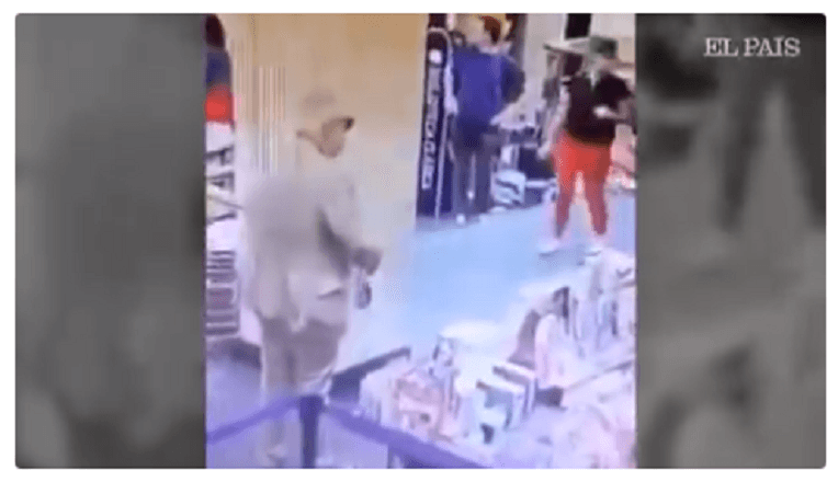 VIDÉO – Un ambassadeur pris en flagrant délit de vol dans une librairie