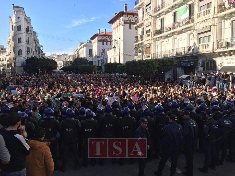 Une marche anti-vote dispersée par la police à Alger