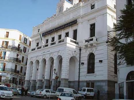 Port du drapeau amazigh : un détenu libéré en appel à Constantine