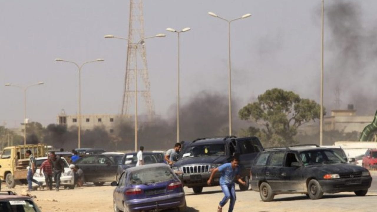 Libye : la situation continue de se dégrader, raid meurtrier contre une école militaire à Tripoli