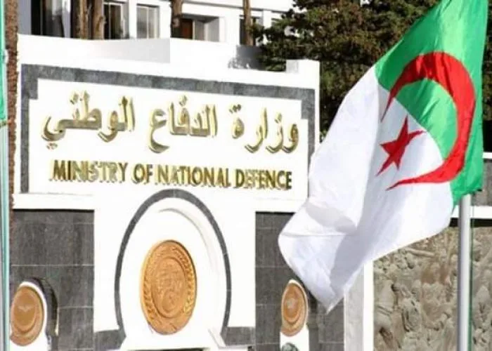Tebboune préside une réunion de travail au ministère de la Défense