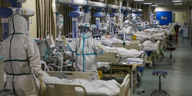 Coronavirus : plus de 900 morts ce lundi, l’OMS envoie ses experts en Chine