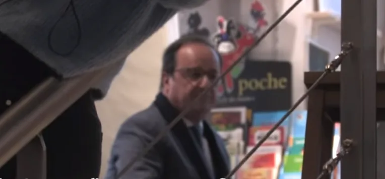 VIDÉO – France : François Hollande chassé d’une librairie par des citoyens