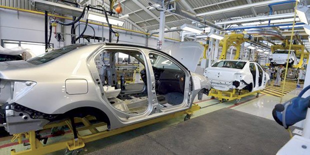 Tebboune annonce la fin du montage automobile, critique Renault