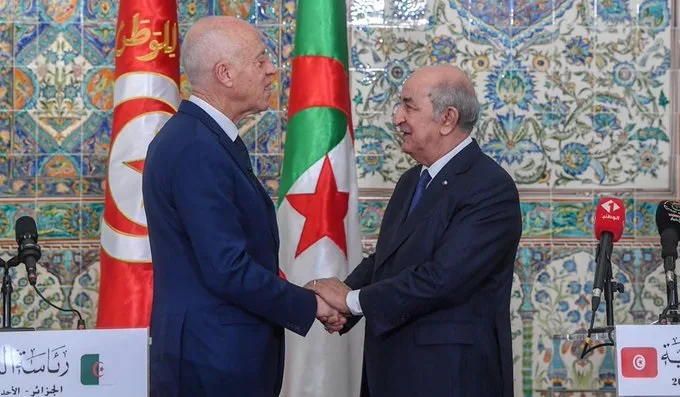 Algérie-Tunisie : Tebboune s’entretient au téléphone avec Kais Saied