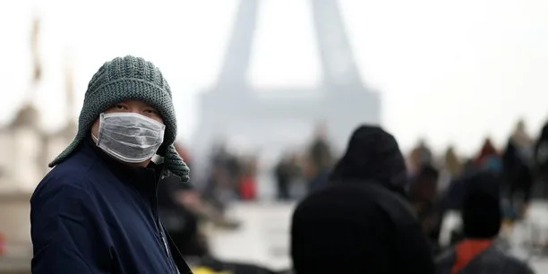 VIDÉO – Coronavirus : la France confinée, contrôles de police à Paris