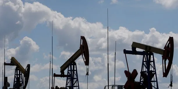 Le pétrole clôture à son plus bas niveau depuis 2002