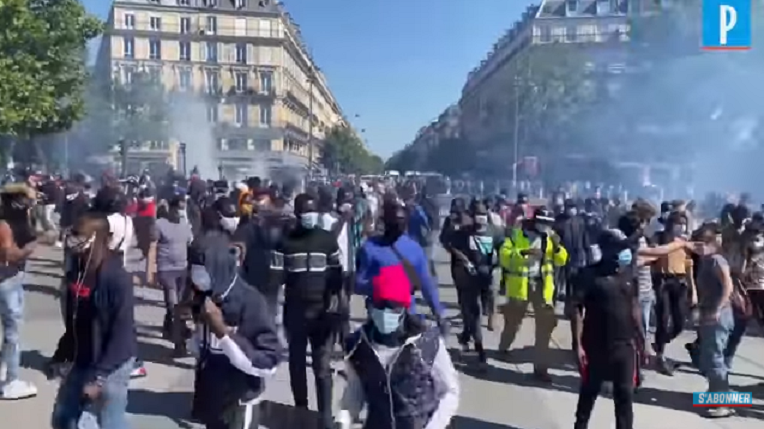 France : importante manifestation à Paris pour la régularisation des sans-papiers