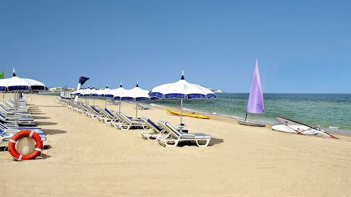 Réouverture des plages, hôtels, cafés et restaurants : ce qu’il faut savoir