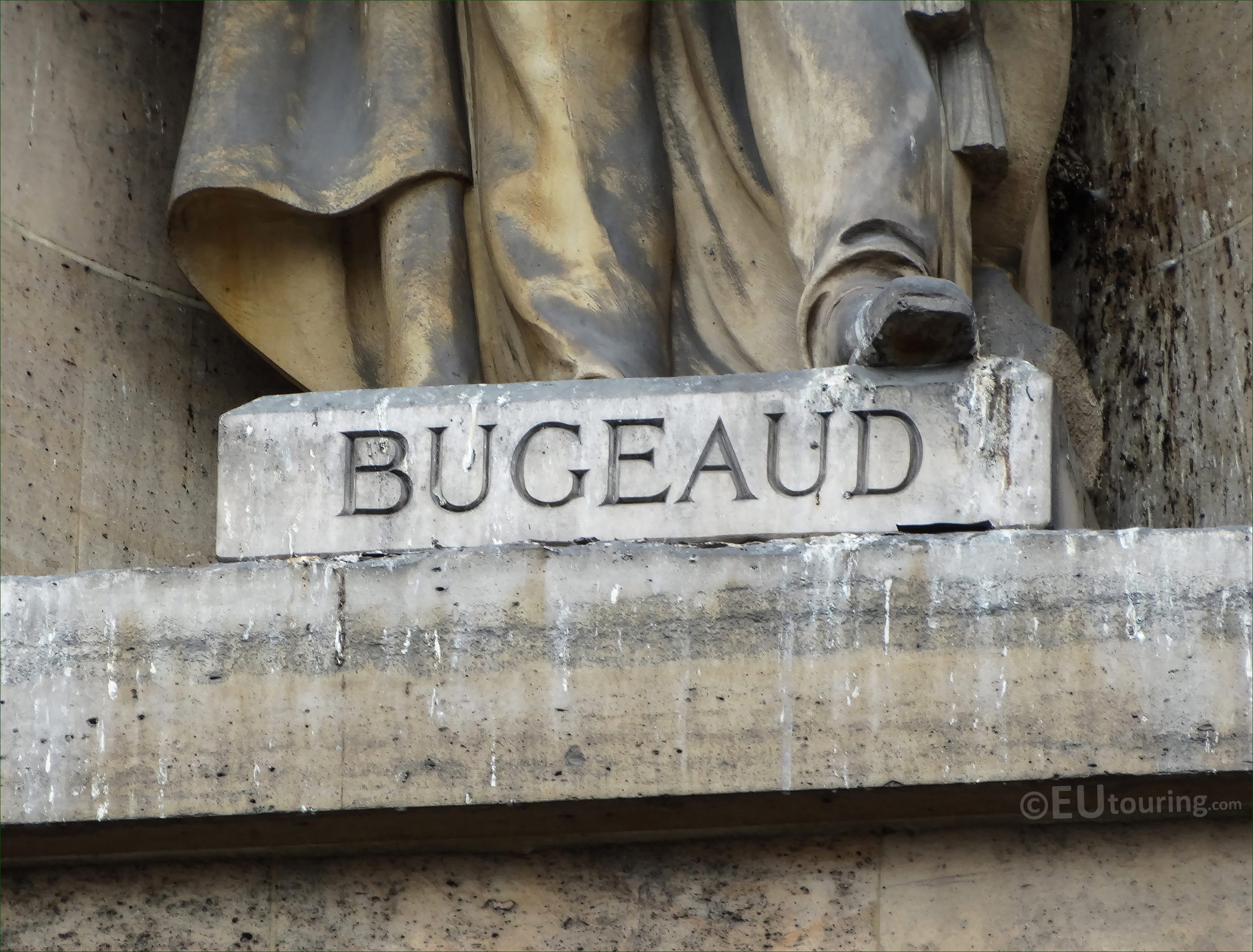 Symboles de la colonisation : la France hésite à « déboulonner » son passé