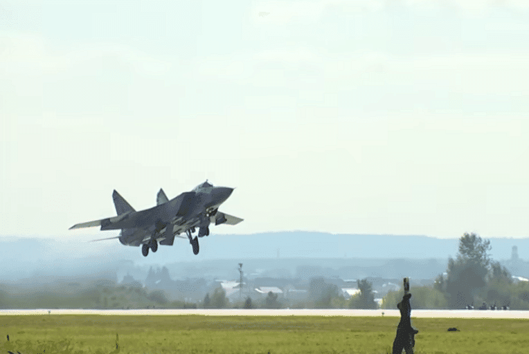 VIDÉO. Un Mig 31 filmé dans la stratosphère