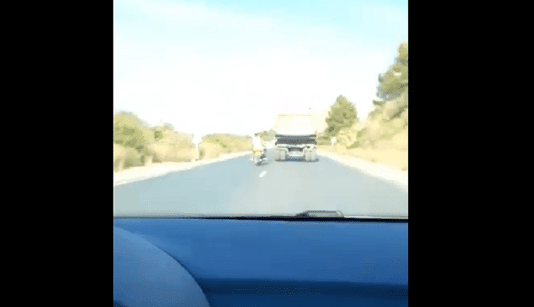 VIDÉO. La manœuvre criminelle d’un chauffard sur une route de Bejaia