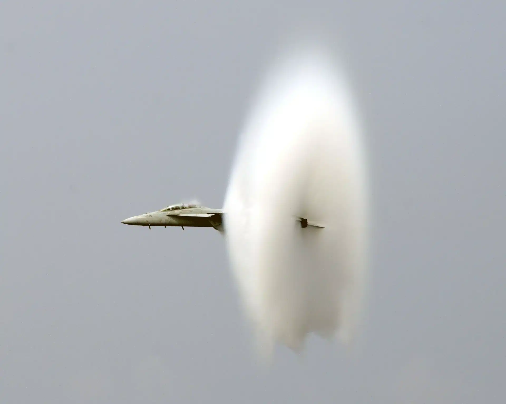 VIDEO. Paris : un bruit d’ « explosion » causé par un avion de chasse