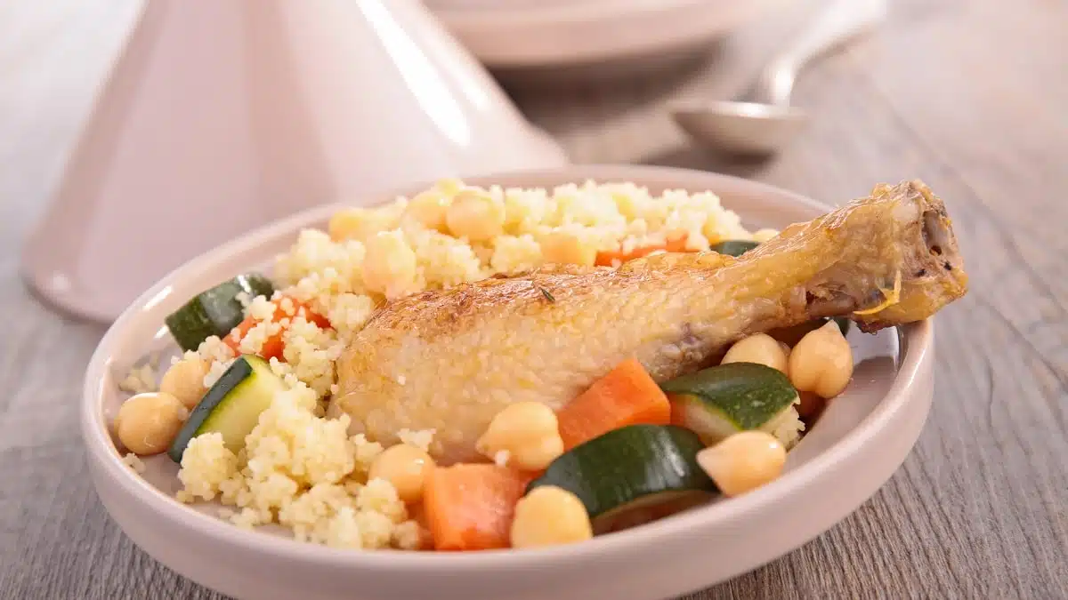 Le maire de Marseille menacé pour avoir mangé un couscous algérien