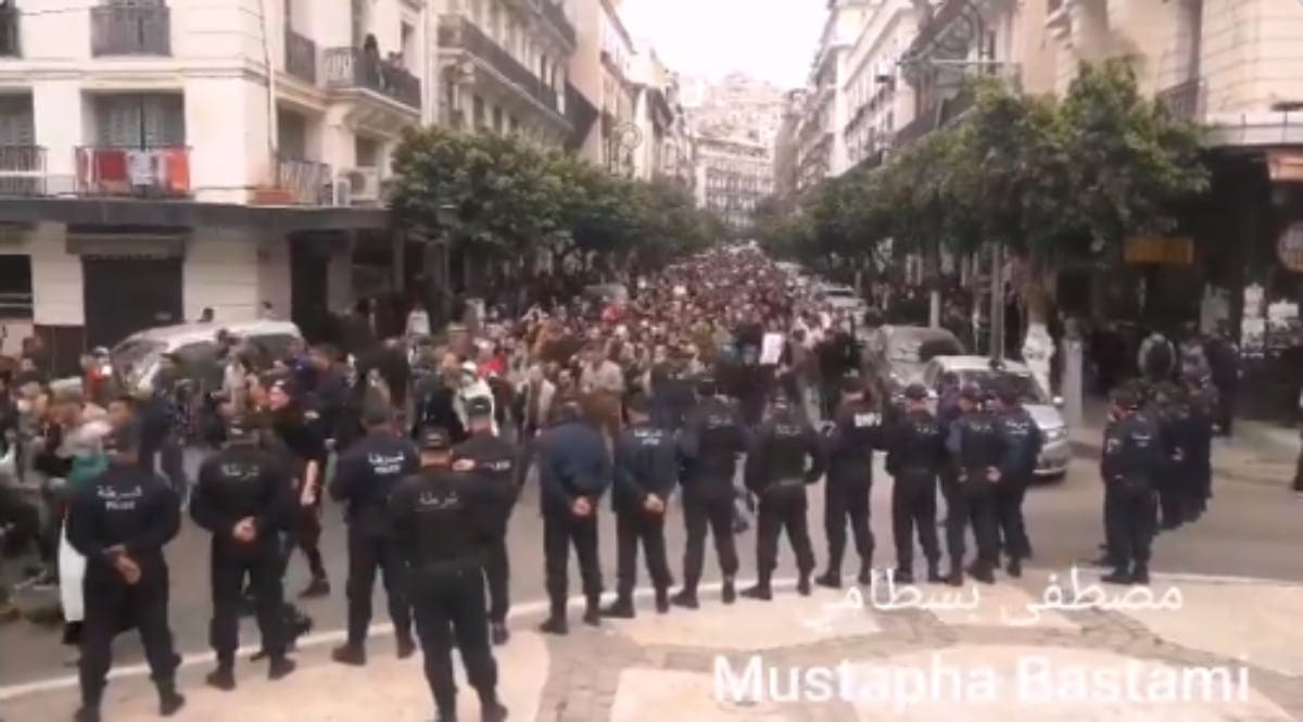 Hirak : les étudiants manifestent au prix d’un stratagème remarquable