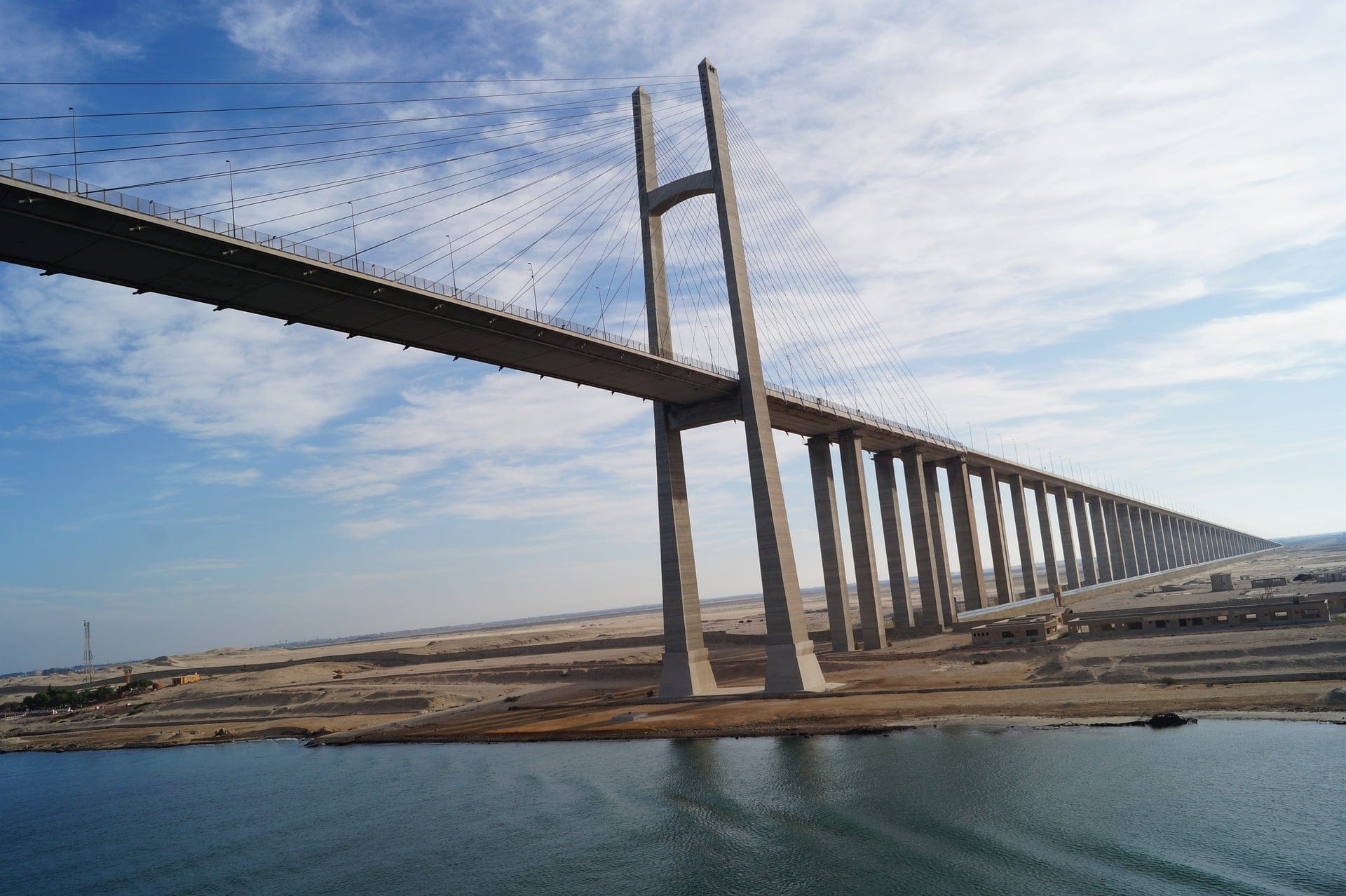 Le canal de Suez bientôt totalement débloqué