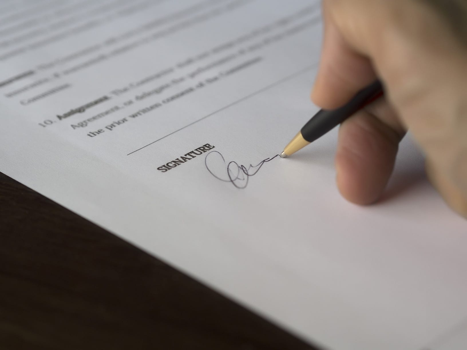Contrats avec des entités étrangères : 3 entreprises gravement accusées