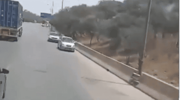 VIDÉO. Des voitures roulent en sens inverse sur l’autoroute Est-Ouest