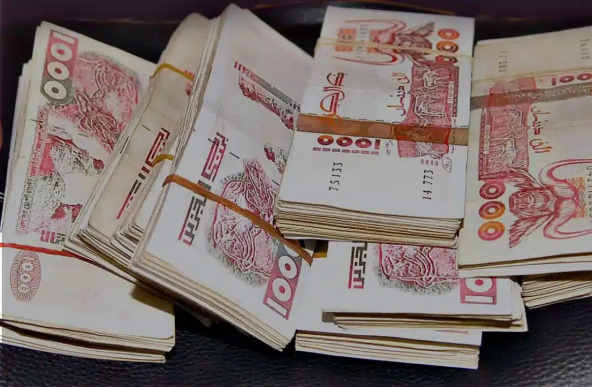 Dinar algérien : nouveau record historique à la baisse face au dollar