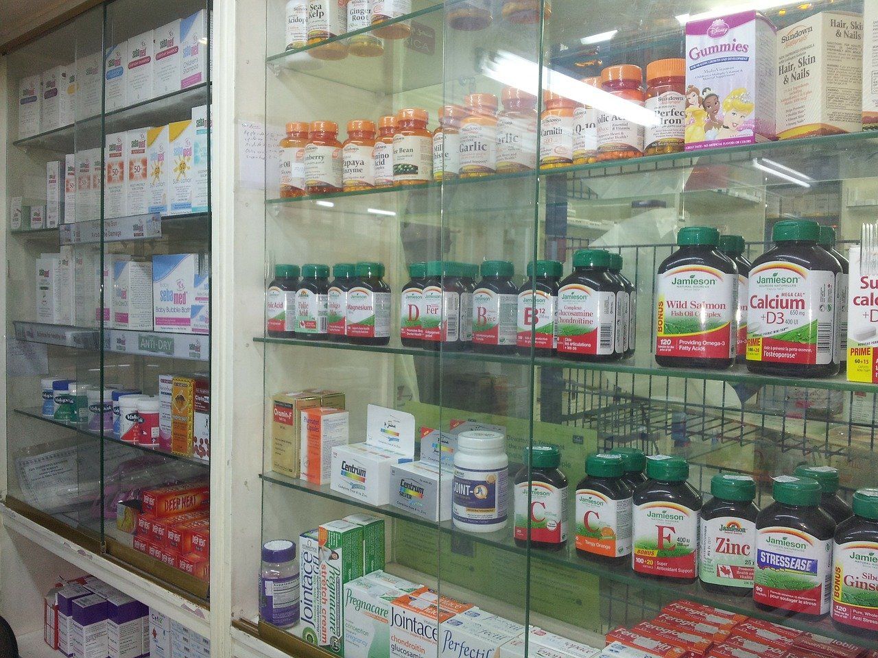 Médicaments : 70 distributeurs risquent des sanctions