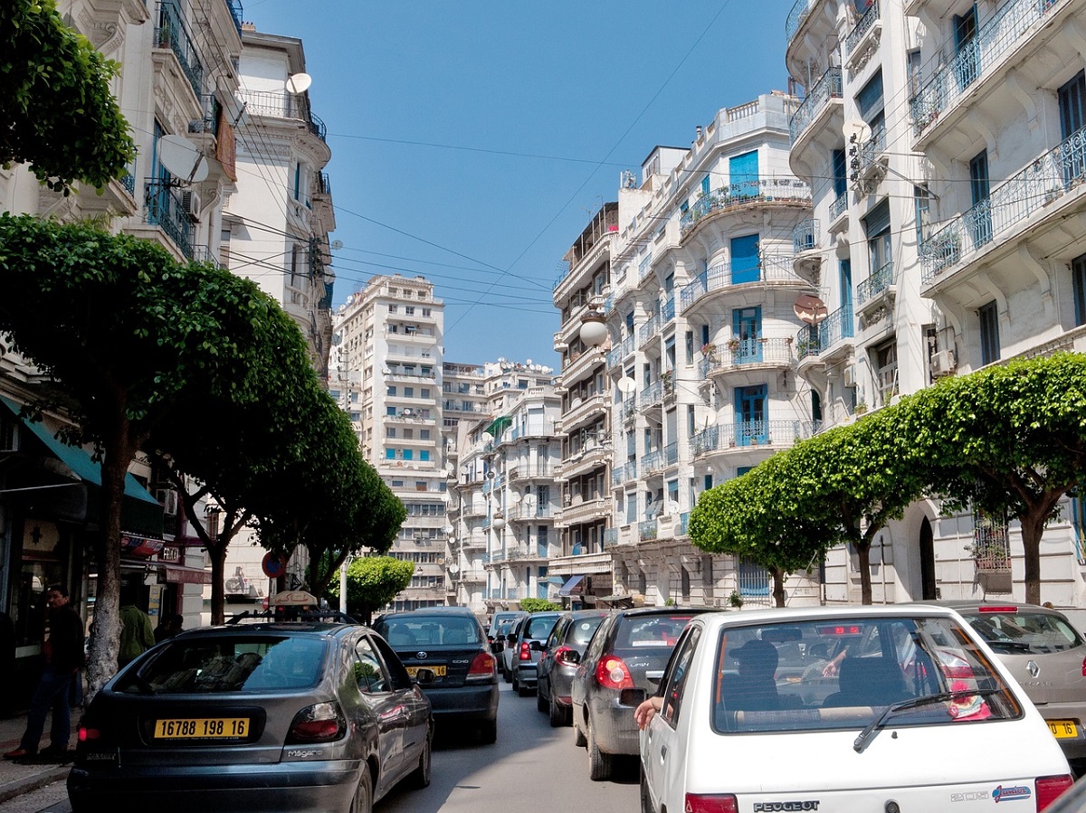Réfection des trottoirs à Alger : la tradition perpétuée