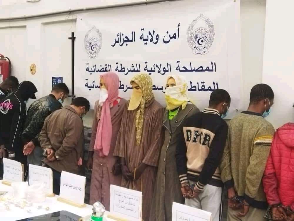 Des trafiquants de drogue déguisés en femmes arrêtés à Alger