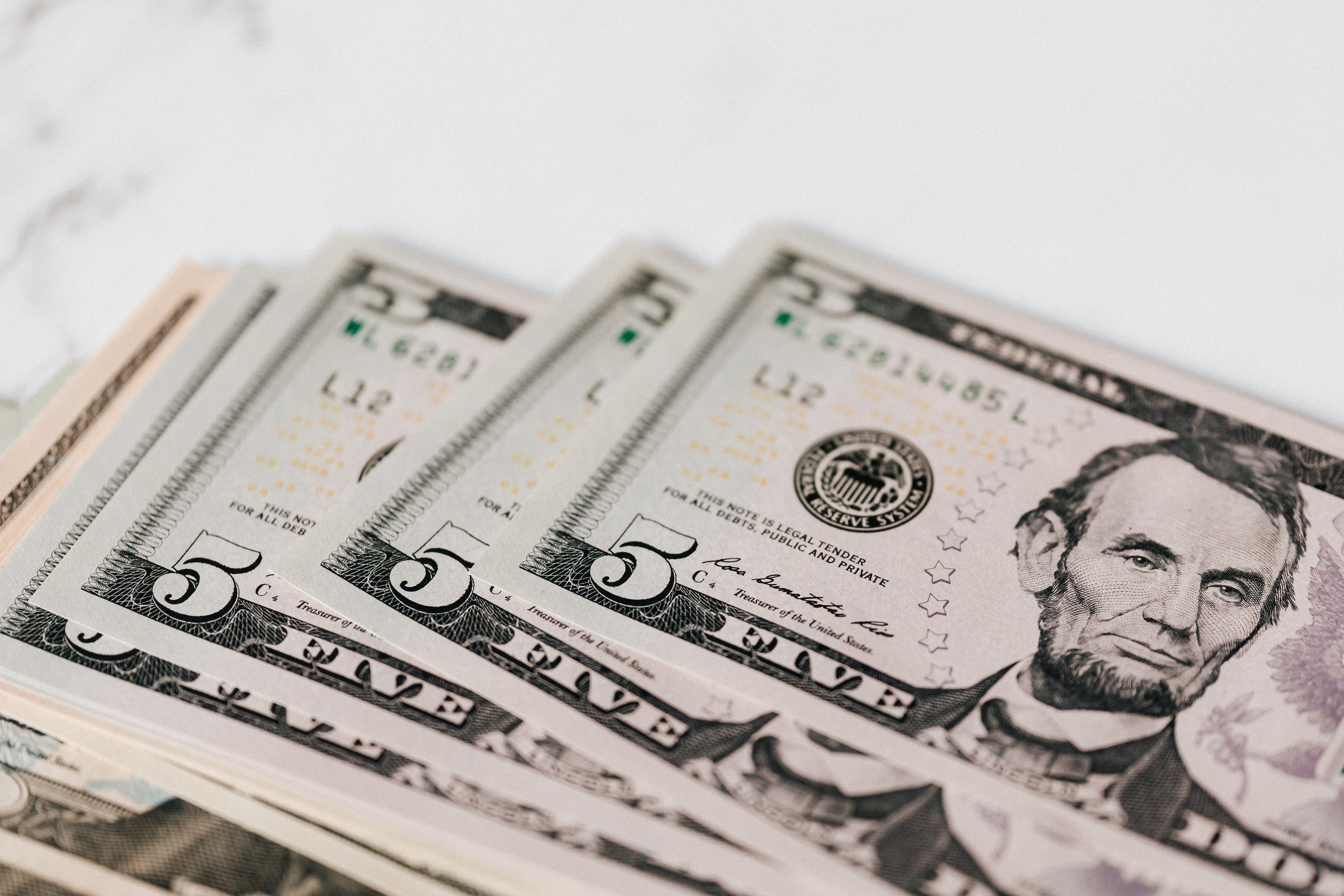 Dinar – dollar : nouveau record historique à la baisse