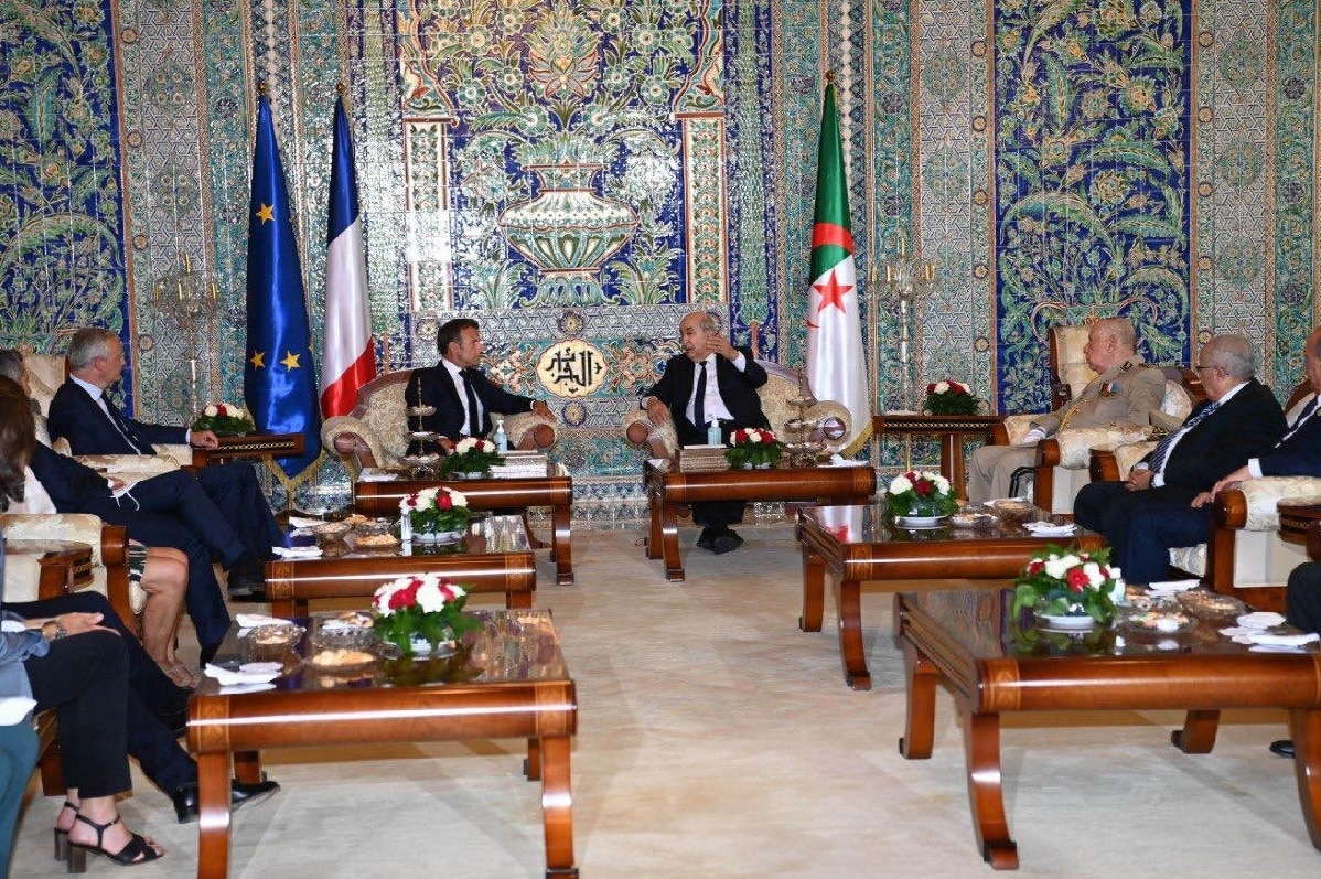 Aéroport d’Alger : l’histoire complète de la céramique du salon d’honneur