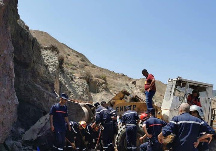 Oran : un père et son fils tués après la chute d’un rocher sur une plage