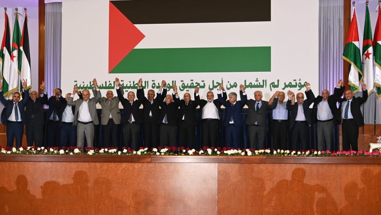 Les Palestiniens scellent une réconciliation historique à Alger