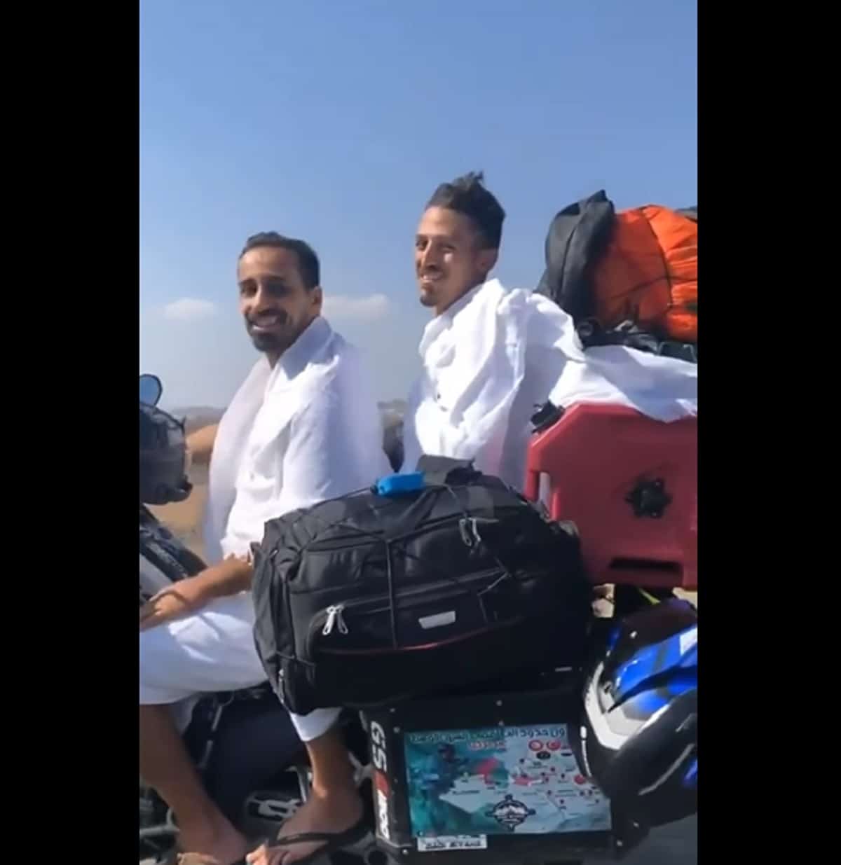Voyage vers la Mecque : l’incroyable aventure de 2 Algériens – Vidéo