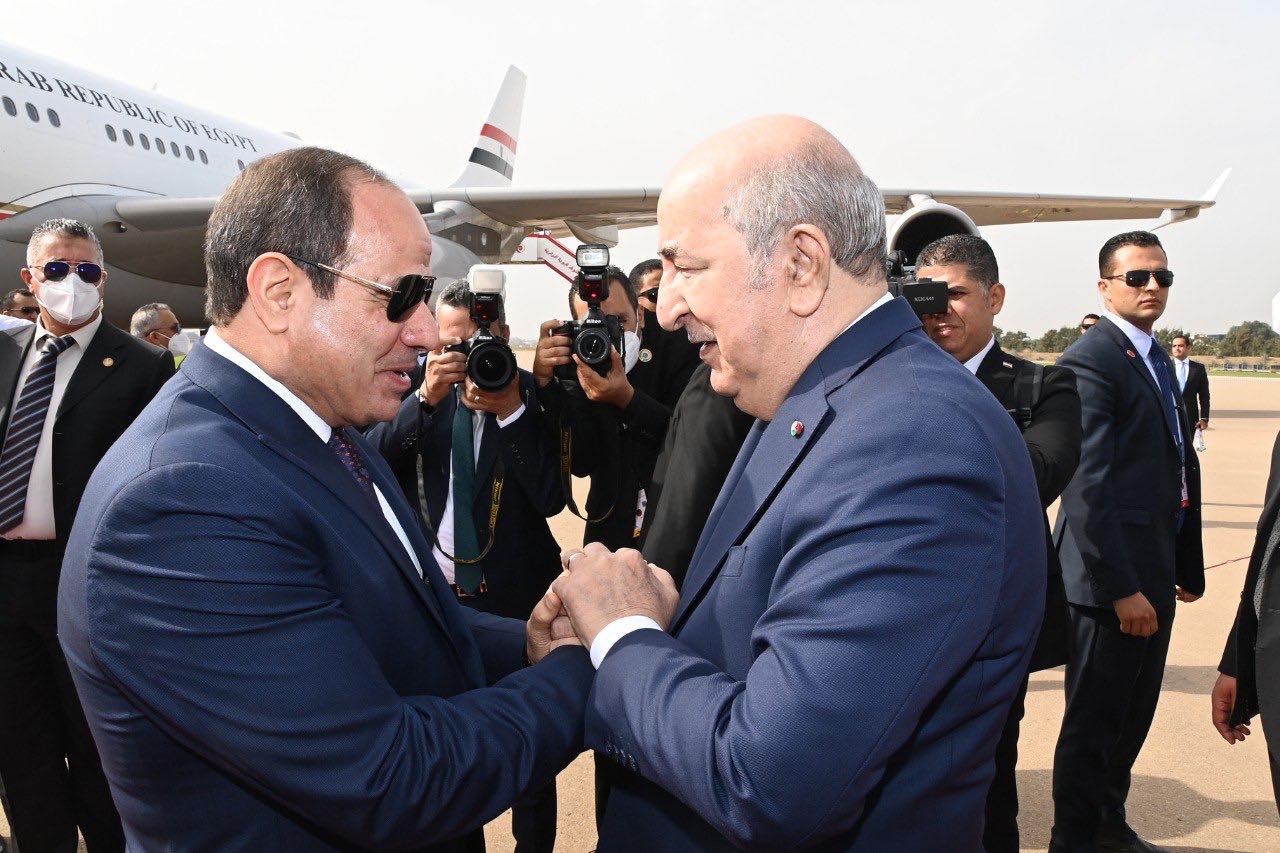 VIDÉO. Sommet arabe : Tebboune reçoit le président égyptien Sissi