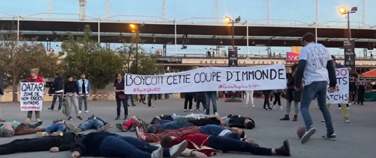 Mondial 2022 : la pression monte sur le Qatar